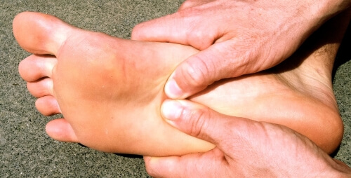Đau lòng bàn chân là bệnh gì? Cách chữa trị như thế nào ?